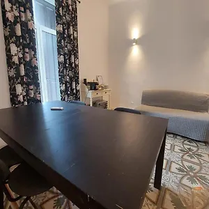 Landlord 242 - Station Apartament